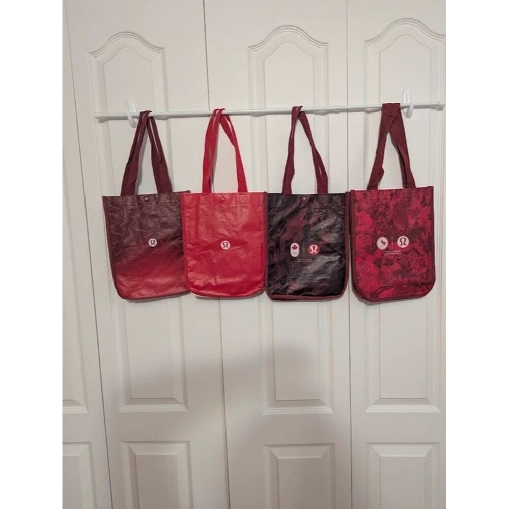 *FOUR* Lululemon shopping bags